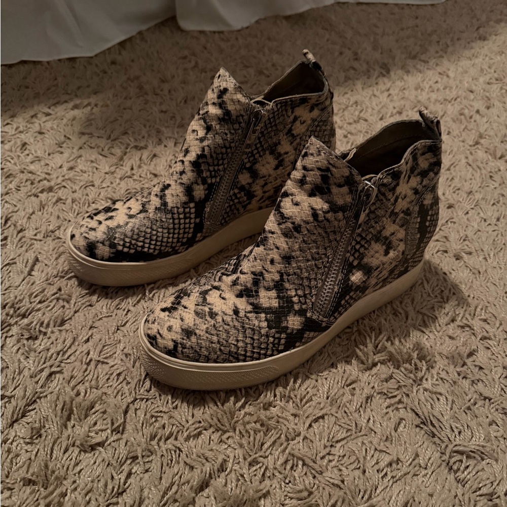 Steve Madden Black and Cream Snakeskin Ankle Booties